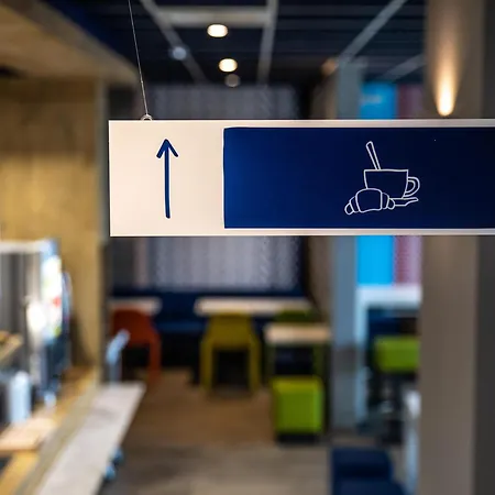 Отель Ibis Budget Paris Женвилье